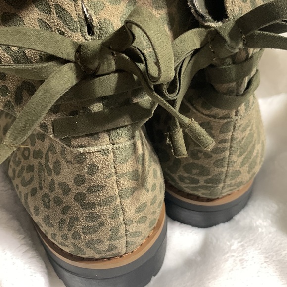 NWOT Violet & Red Jordyn Olive Leopard Print Suede Bootie - Picture 7 of 13
